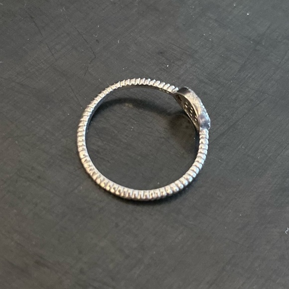 Sterling Silver Ring with crystals - Picture 3 of 5